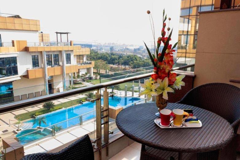 Club Florence Gurgaon Bagian luar foto