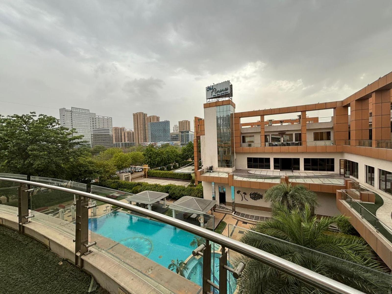 Club Florence Gurgaon Bagian luar foto